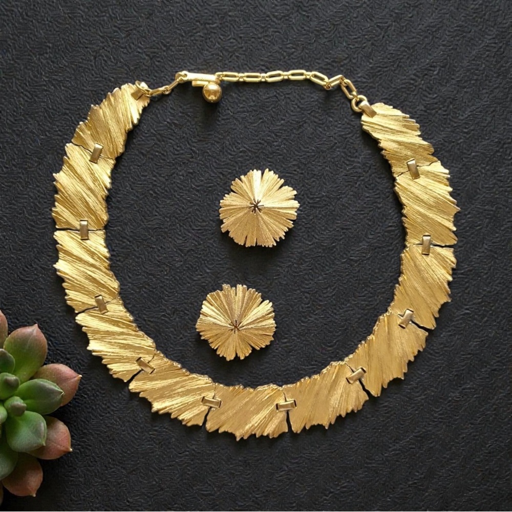 CROWN TRIFARI Gold-Tone Demi Parure Necklace and Earrings Set circa 1960.